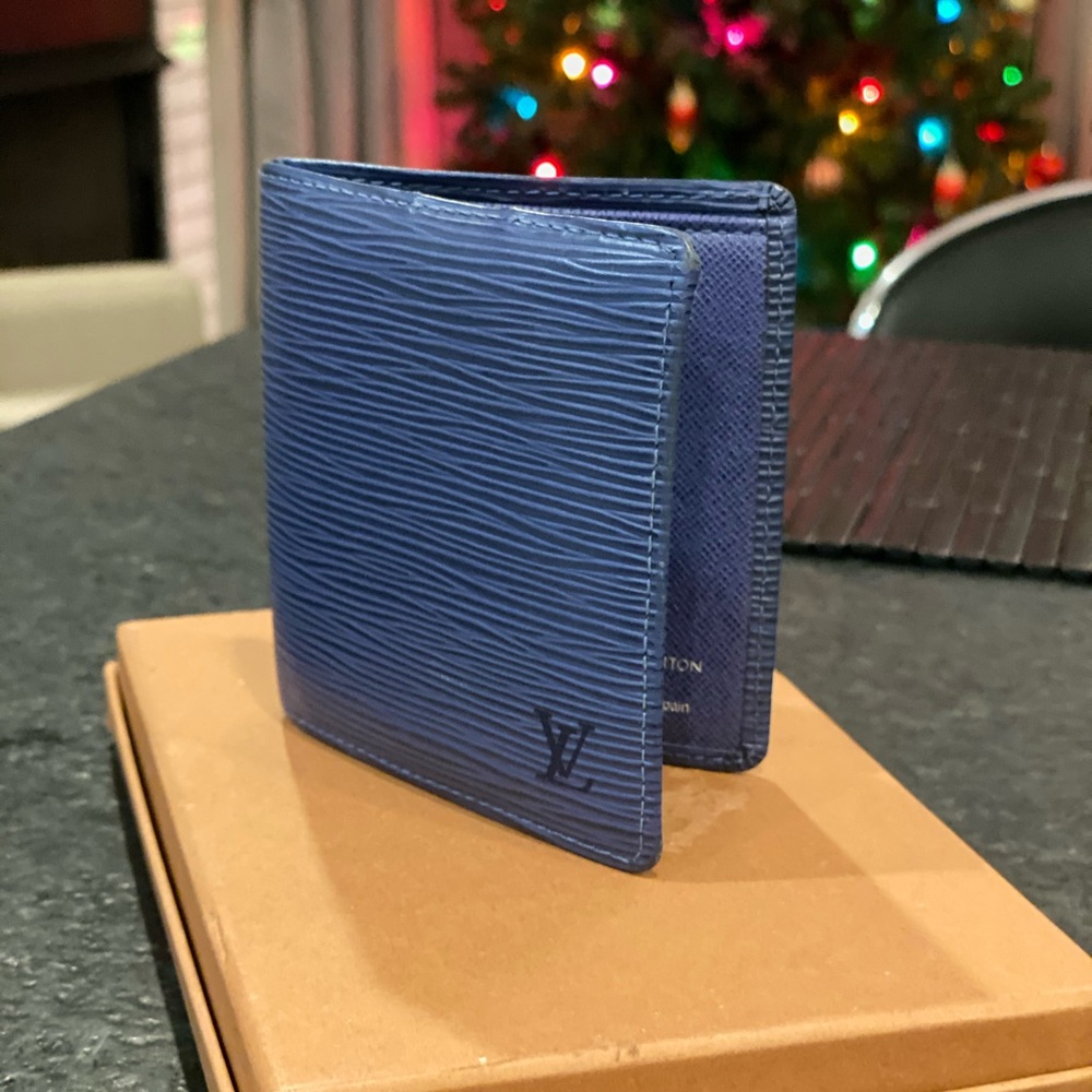 Louis Vuitton Epi Porte-Billets 6 Cartes Wallet